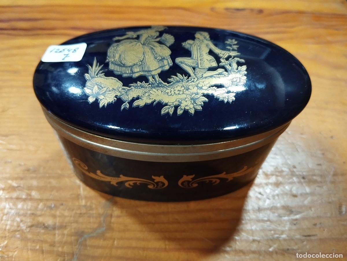 Antig&uuml;edades: CAJITA DE PORCELANA &rdquo;DECORE&rdquo; TIPO LIMOGES.