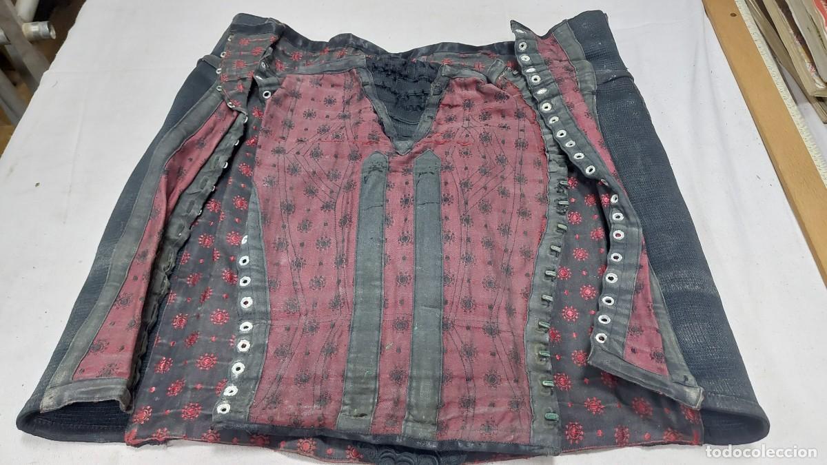 Antig&uuml;edades: Antiguo corset de tela - Foto 1