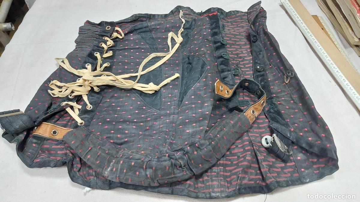 Antig&uuml;edades: Antiguo corset de tela - Foto 1