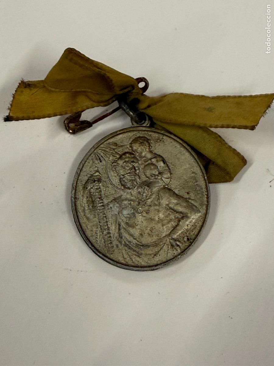 Antig&uuml;edades: Bonita medalla antigua de San Cristobal. En aluminio. 3cms