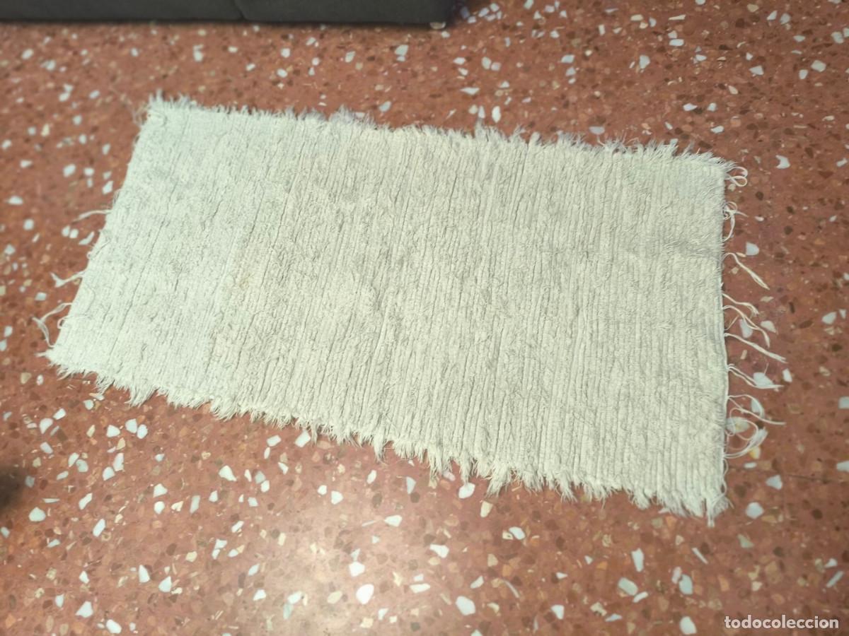 Antig&uuml;edades: 001493DEC-Alfombra rustica hilos gruesos tejida a mano 140 x 70 cm