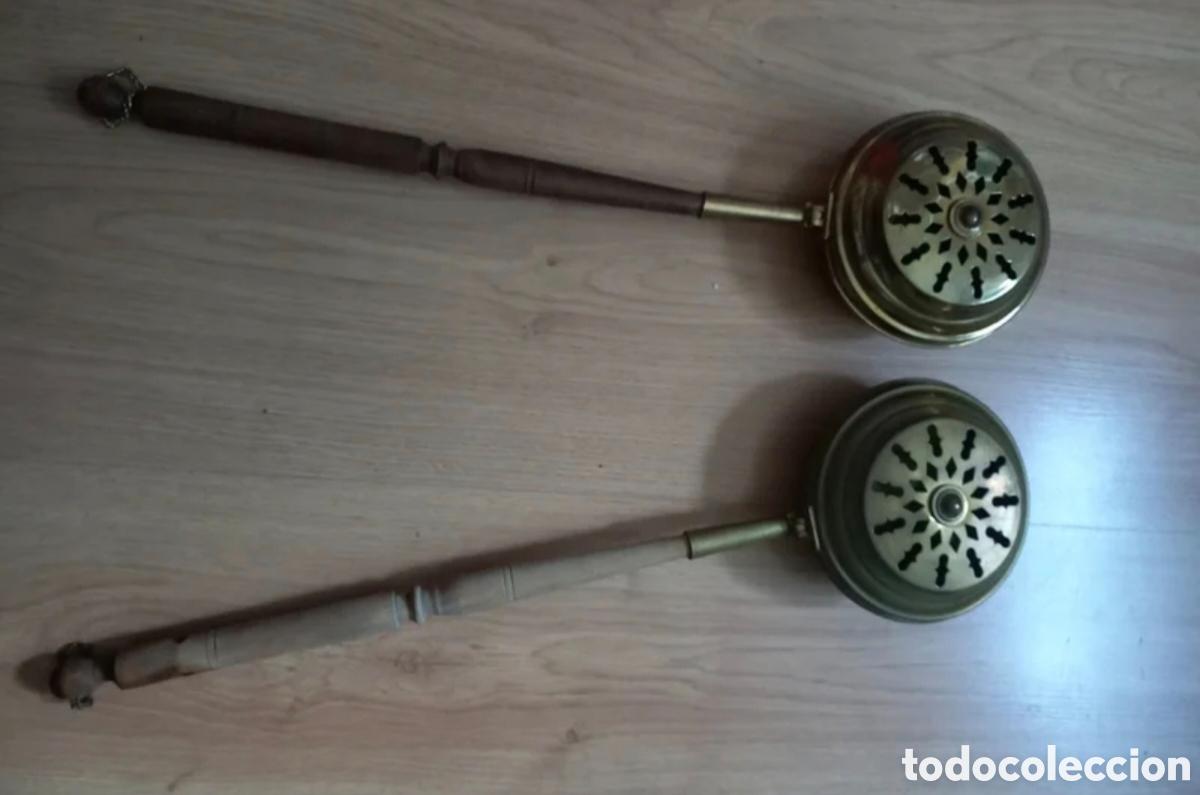 Antig&uuml;edades: Lote de 2 Calientacamas Antiguos / Braseros de Cama - Lat&oacute;n y Madera Torneada - Principios S.XX
