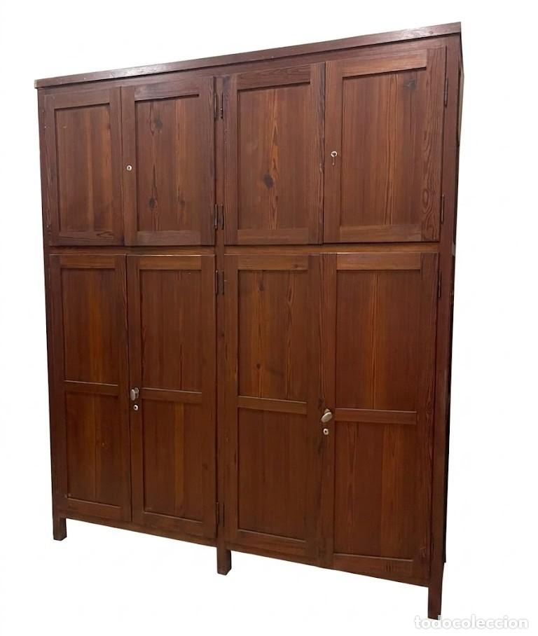 Antiquit&auml;ten: GRAN ARMARIO INDUSTRIAL DE F&Aacute;BRICA. MADERA DE PINO. ESPA&Ntilde;A. SIGLOS XIX-XX.