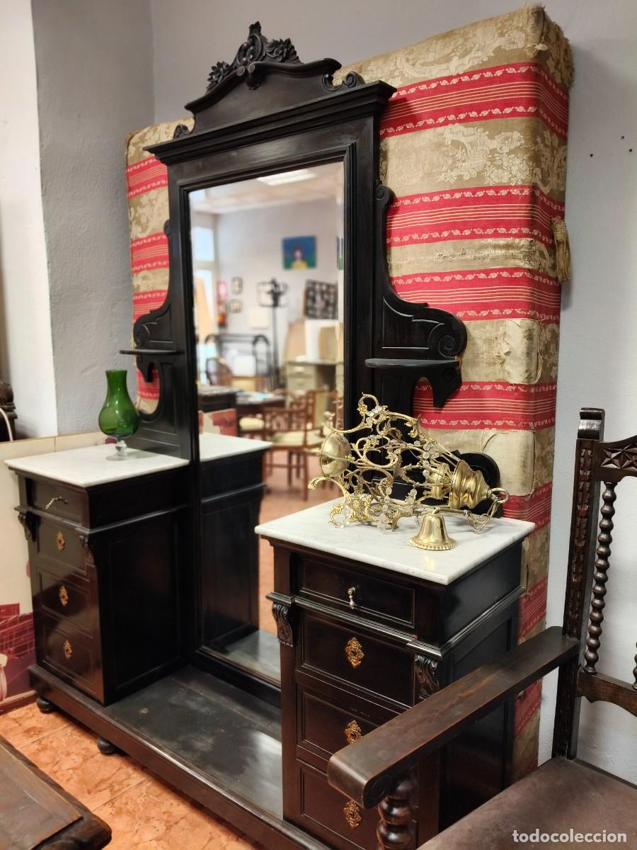 Antig&uuml;edades: Dormitorio antiguo de madera tallada - Foto 3