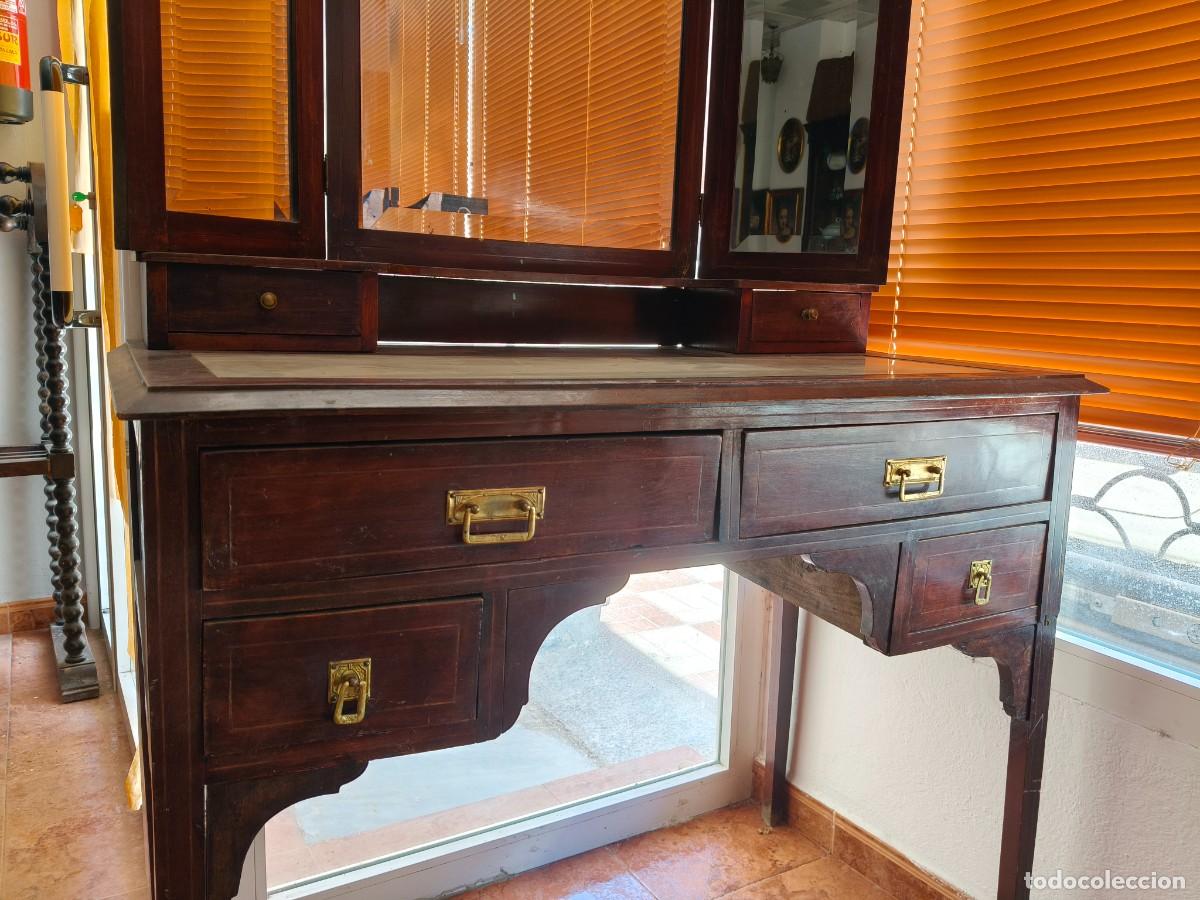 Antig&uuml;edades: Tocador antiguo de madera con espejos - Foto 2