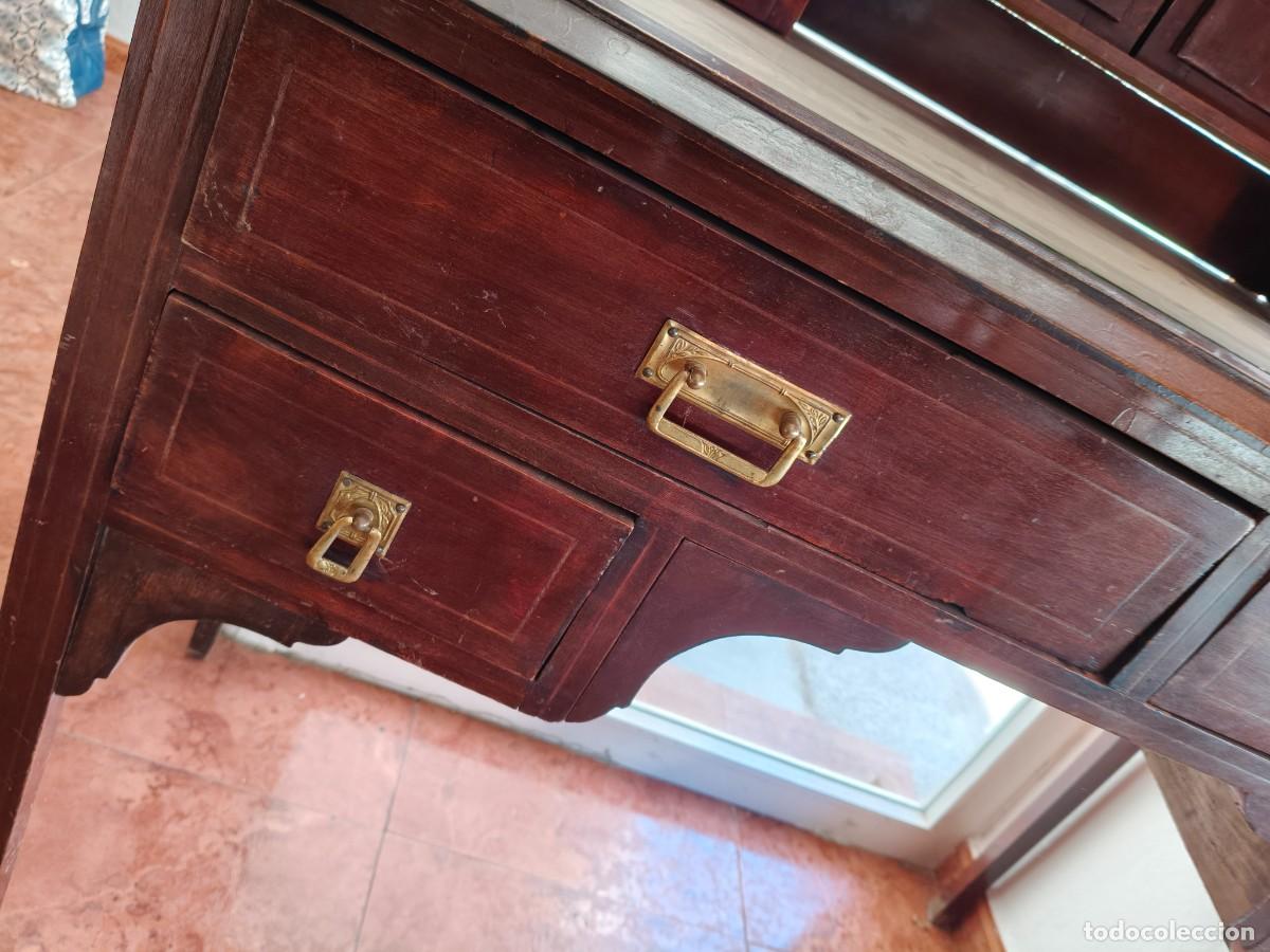 Antig&uuml;edades: Tocador antiguo de madera con espejos - Foto 4