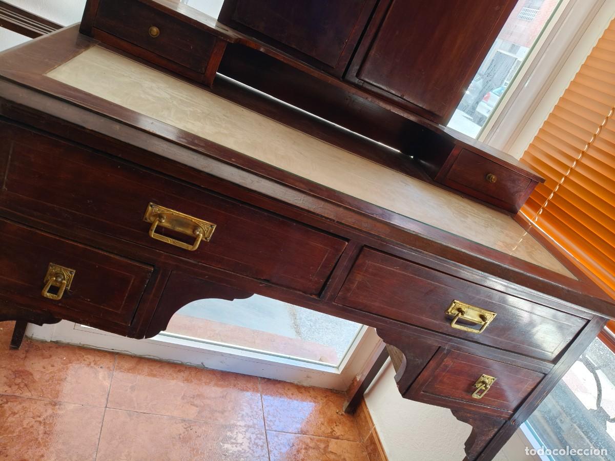 Antig&uuml;edades: Tocador antiguo de madera con espejos - Foto 5