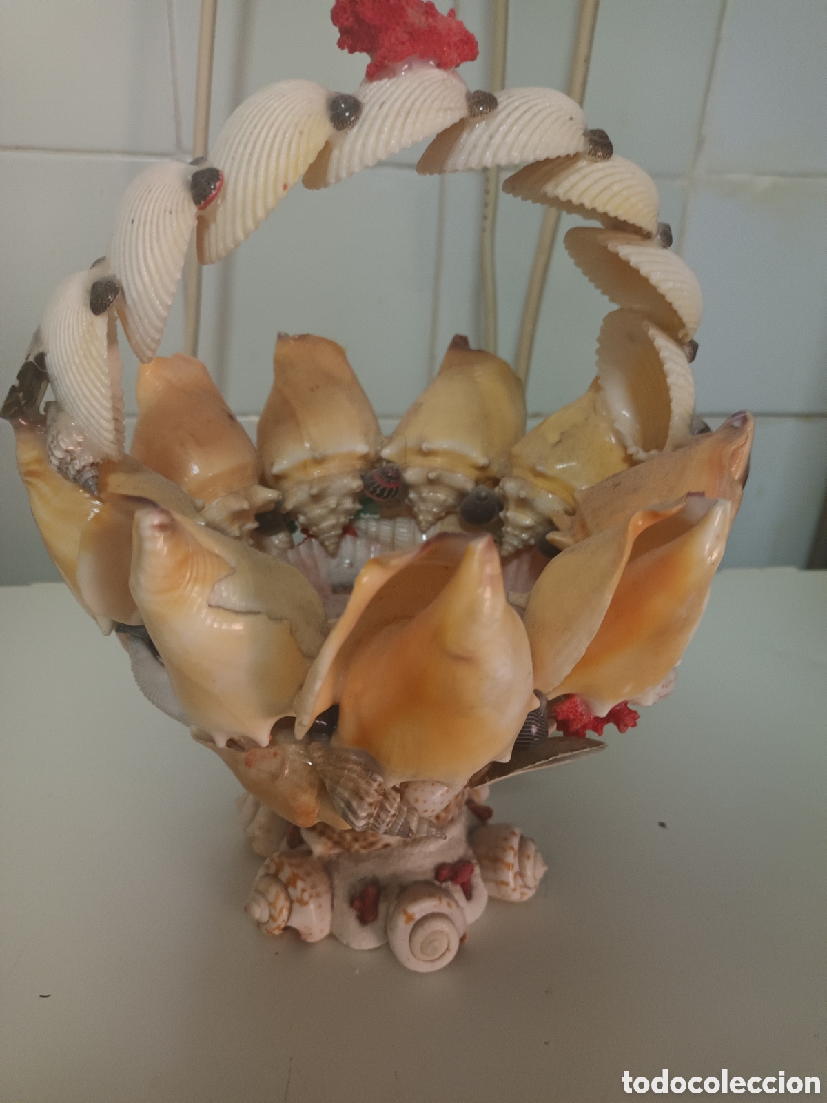 Antig&uuml;edades: ANTIGUO CENTRO DE MESA ARTESANAL DECORADO CON CONCHAS MARINAS
