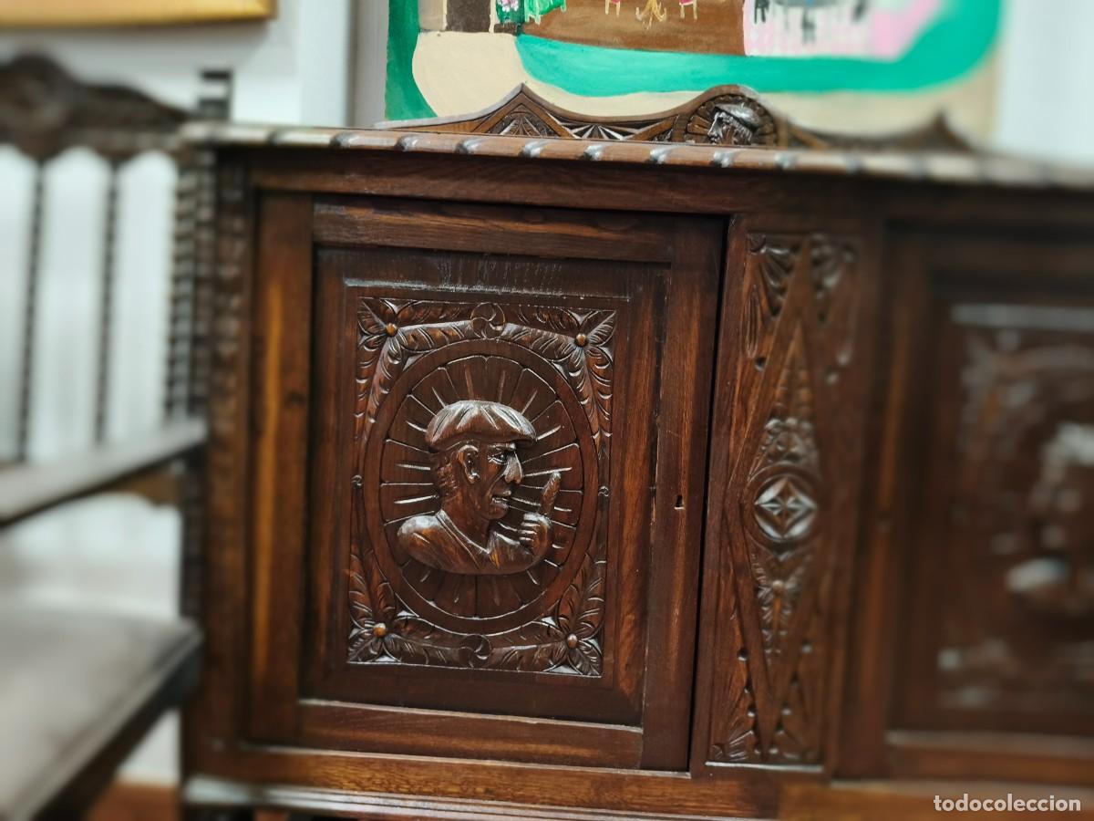 Antig&uuml;edades: Aparador antiguo de madera tallada - Foto 2