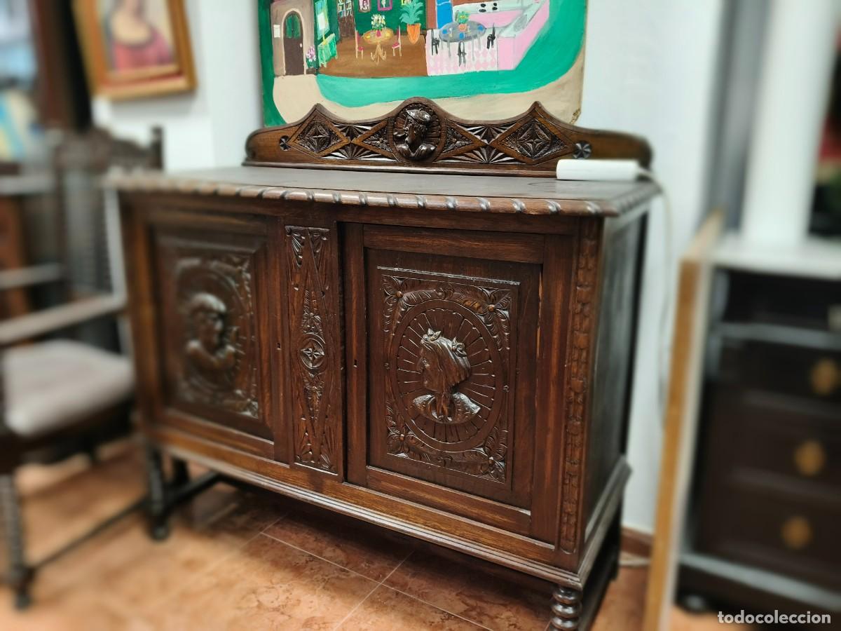 Antig&uuml;edades: Aparador antiguo de madera tallada - Foto 7