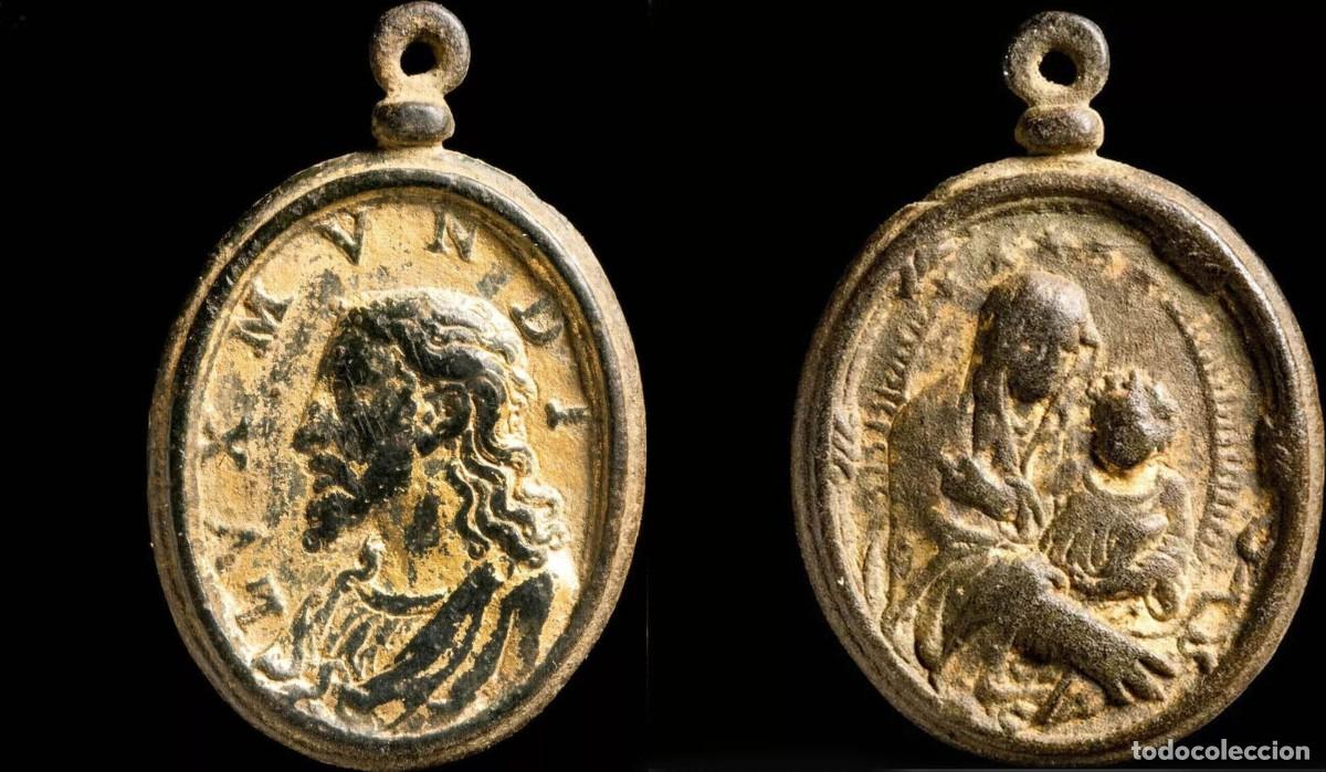 Antiquit&eacute;s: Medalla Siglo XVI - XVII, Salvator Mundi / Sta. Mar&iacute;a la Mayor - 33x22 mm.