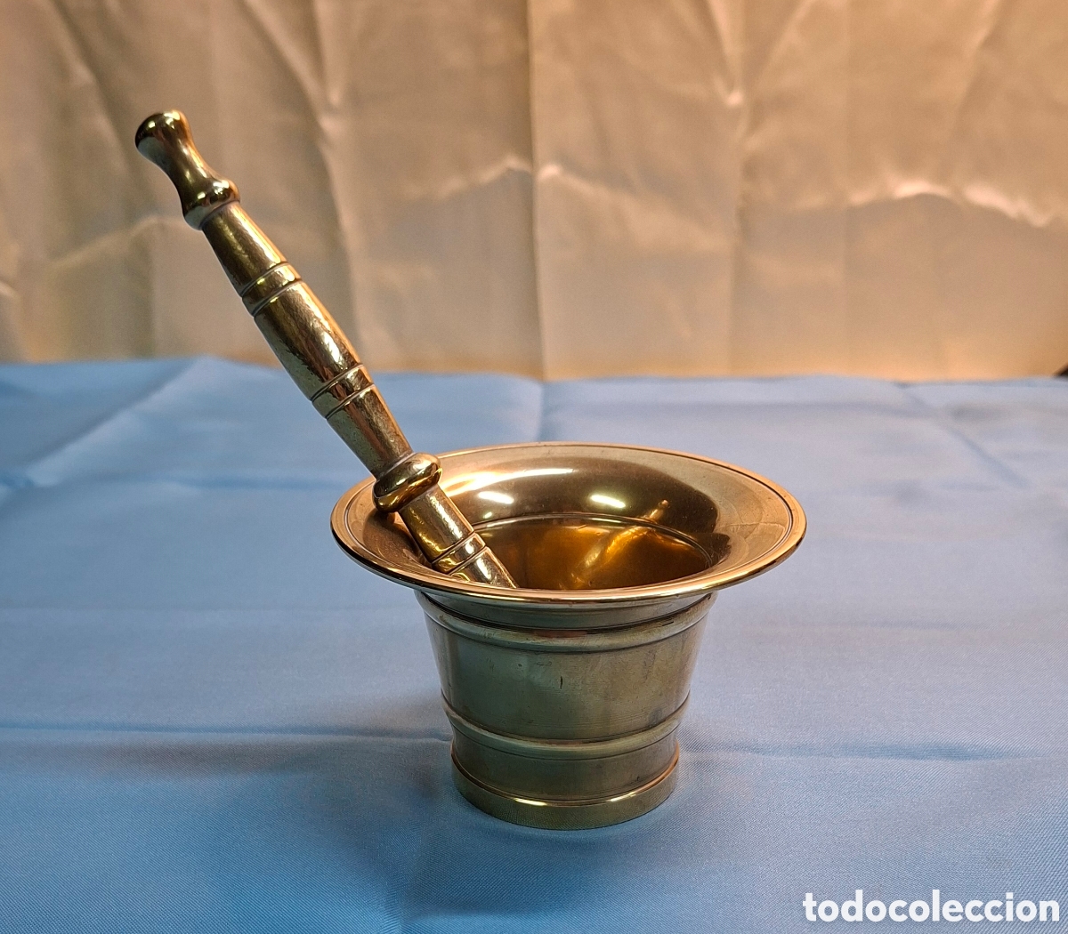 Antig&uuml;edades: Mortero antiguo de lat&oacute;n dorado - Foto 10