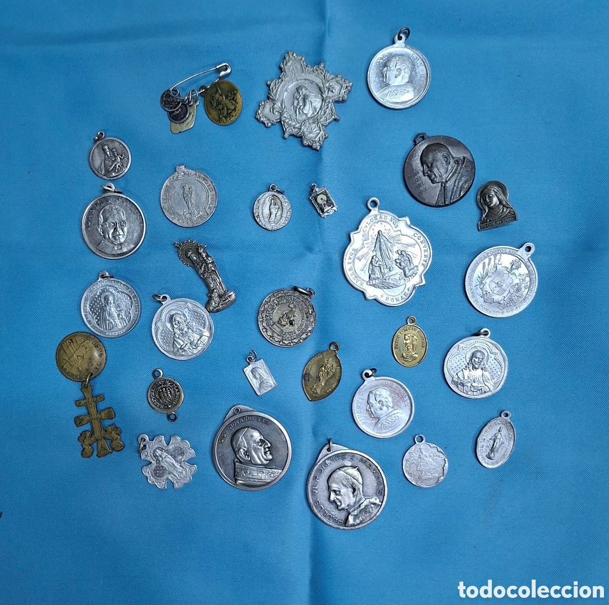 Antig&uuml;edades: Lote religioso antiguo de 28 piezas