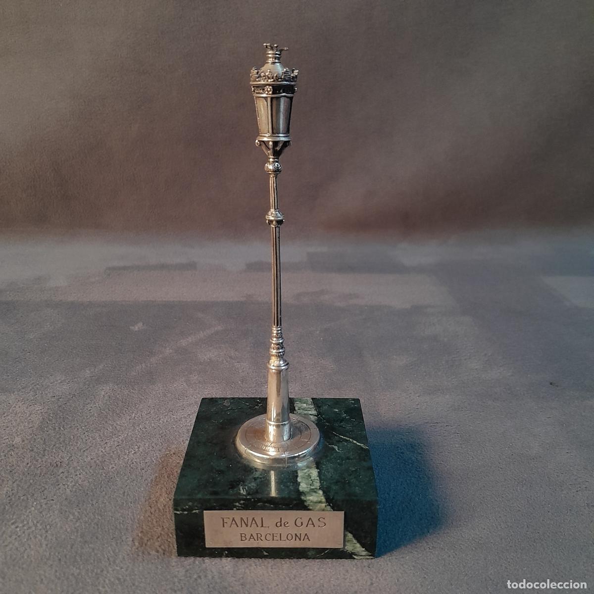 Antig&uuml;edades: ESCULTURA EN PLATA DE LEY. FANAL DE GAS DE BARCELONA. MEDIADOS S.XX