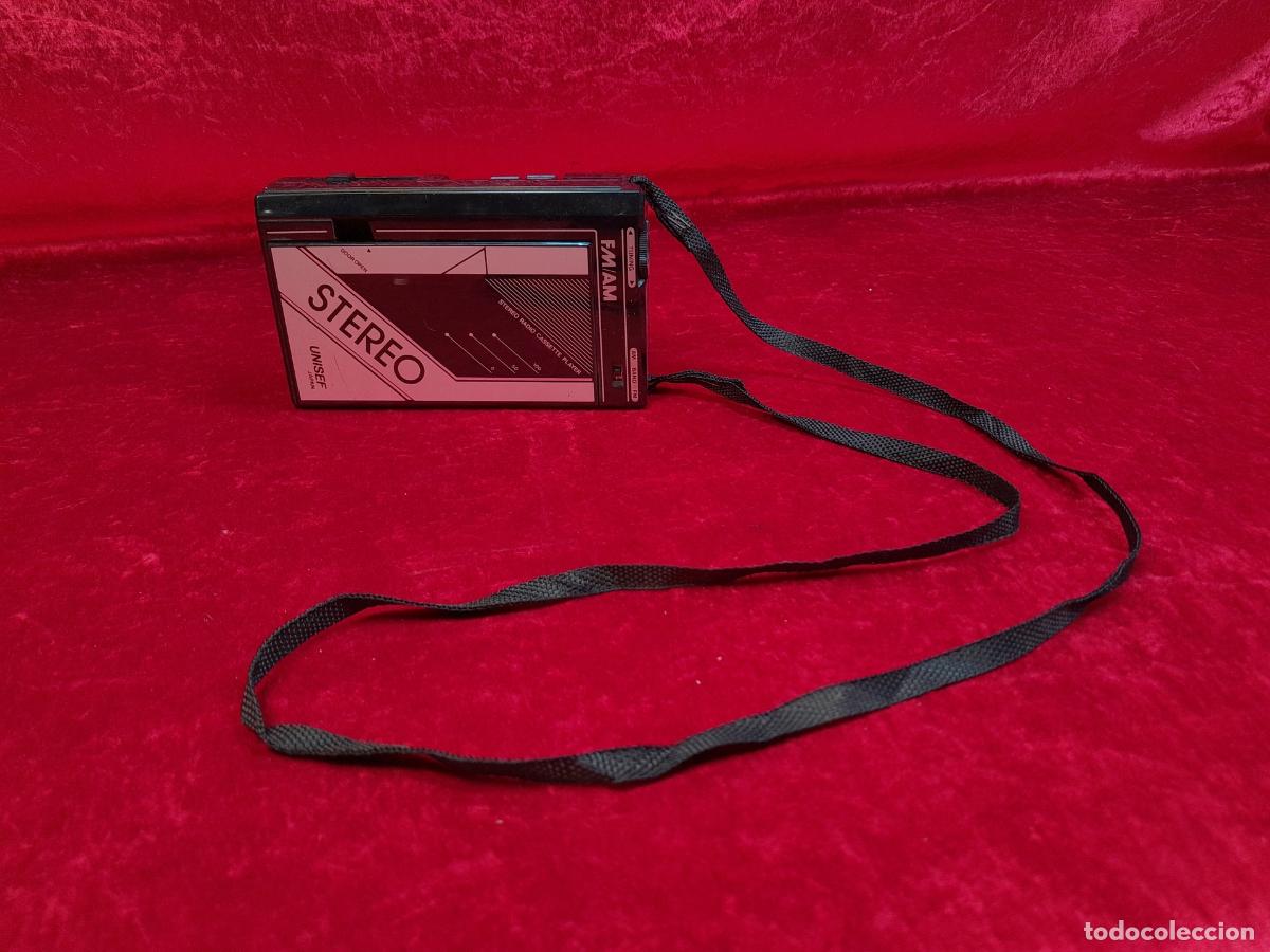 Antig&uuml;edades: REPRODUCTOR DE CASSETTE PORT&Aacute;TIL UNISEF MODELO Z-20. A&Ntilde;O 1980