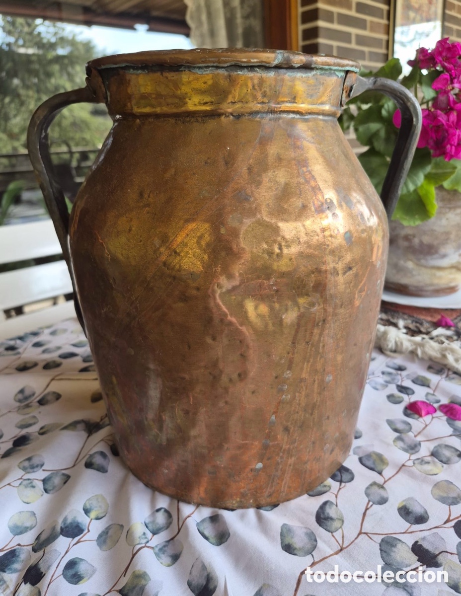 Antig&uuml;edades: Jarra antigua de cobre