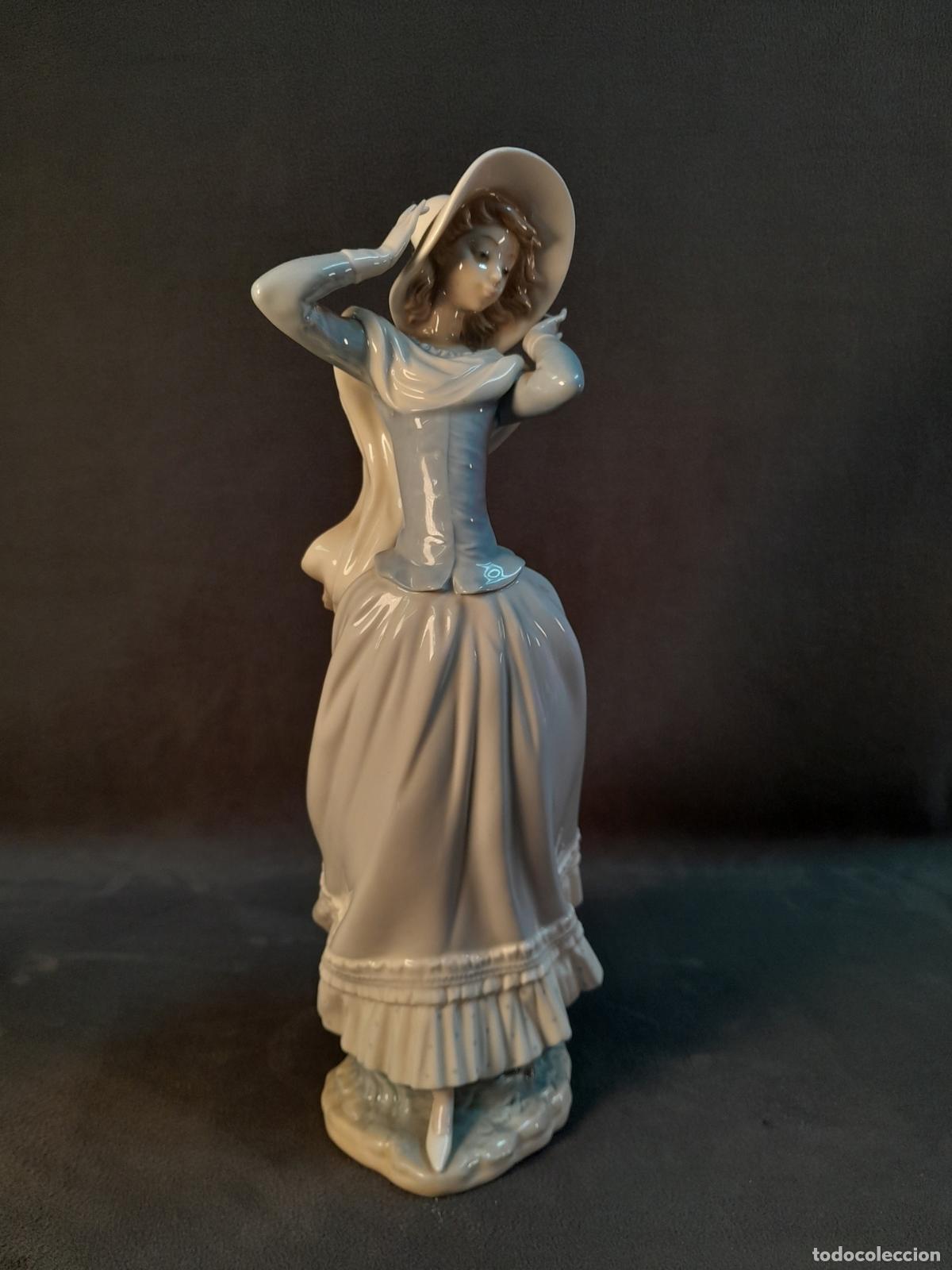 Antig&uuml;edades: FIGURA DE PORCELANA VIDRIADA &ldquo;VIENTO DE PRIMAVERA&rdquo;.LLADR&Oacute;.MEDIADOS S.XX