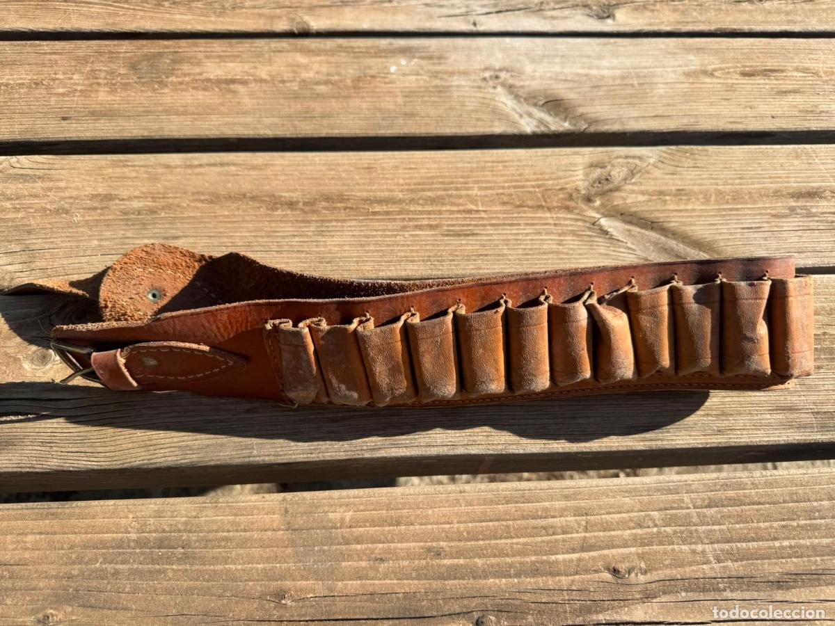 Antig&uuml;edades: Canana caza cartuchos cuero piel cosida s XX 80x8cms
