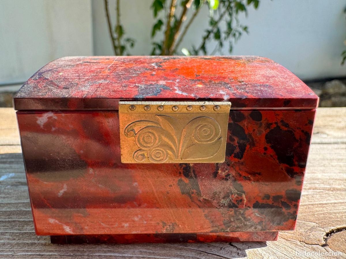 Antig&uuml;edades: Decorativa caja de m&aacute;rmol jaspe rojo marr&oacute;n negro blanco despojador joyas mitad s XX 5x7x8cms
