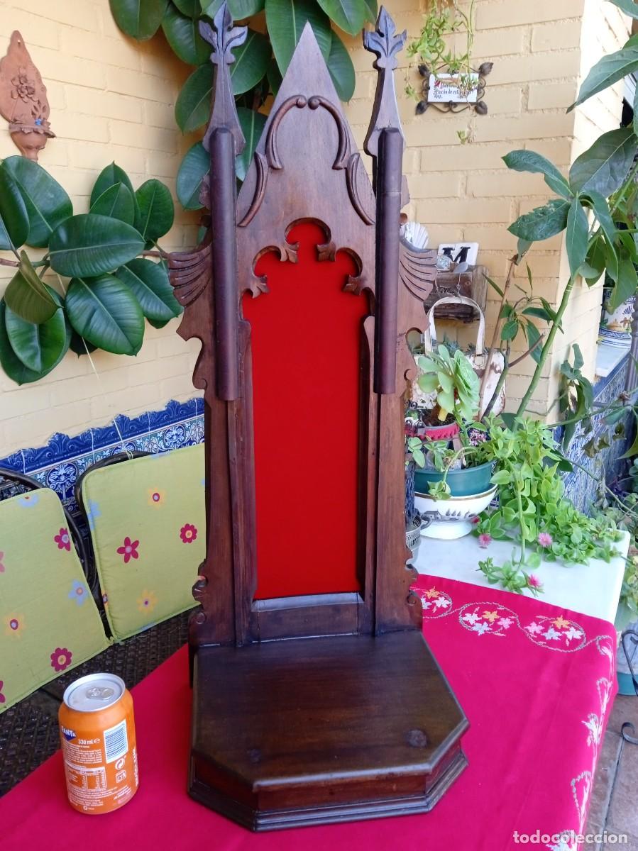 Antig&uuml;edades: Capilla hornacina antigua de madera para figura religiosa