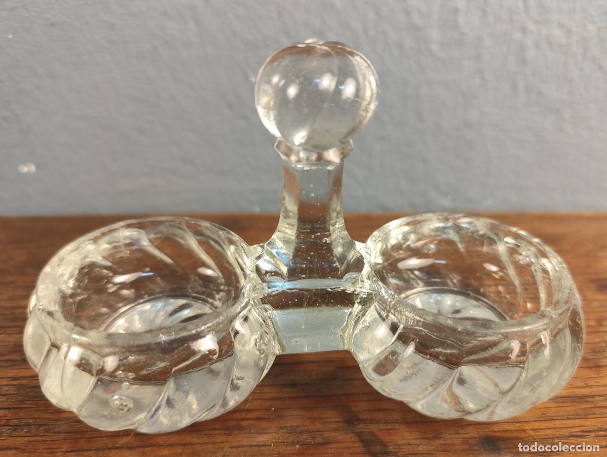 Antig&uuml;edades: Salero de cristal prensado mediados siglo XX