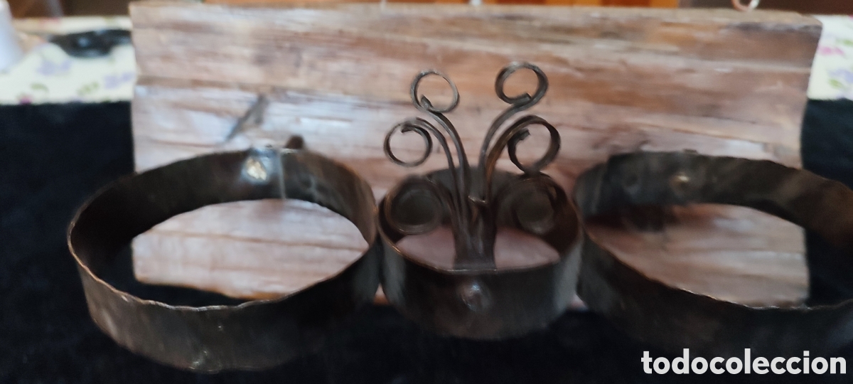 Antig&uuml;edades: Antiguo portavelas o macetas de hierro forjado siglos XIX