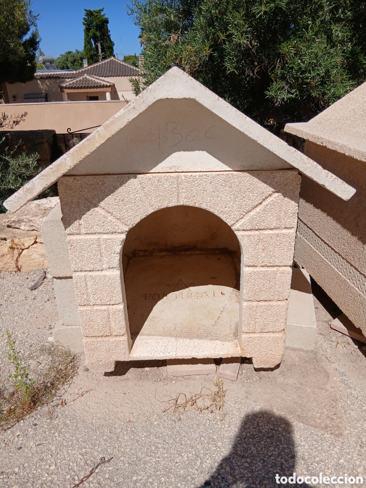 Antig&uuml;edades: Caseta de perros piedra