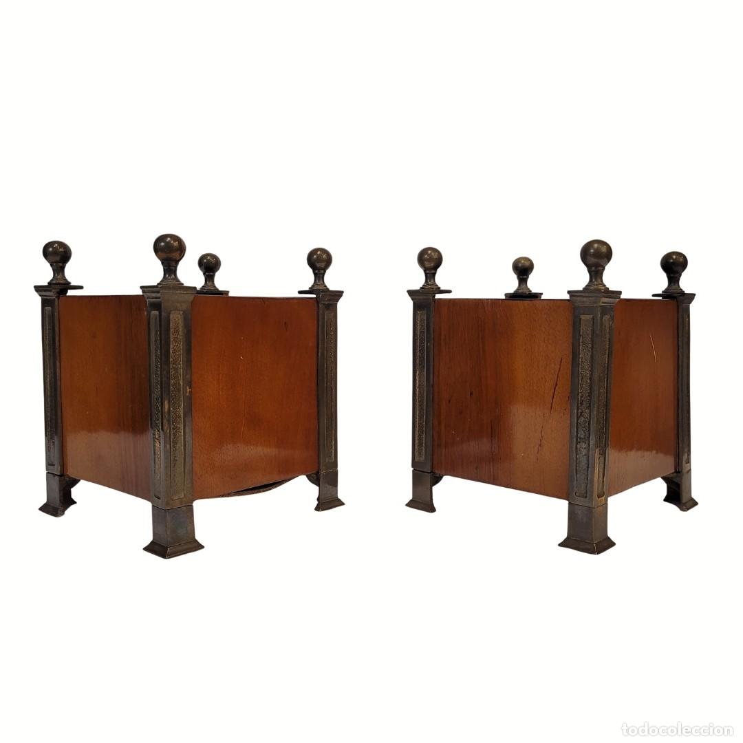 Antig&uuml;edades: Pareja de jardineras, bronce y caoba, estilo Luis XVI, f. s. XVIII - Francia