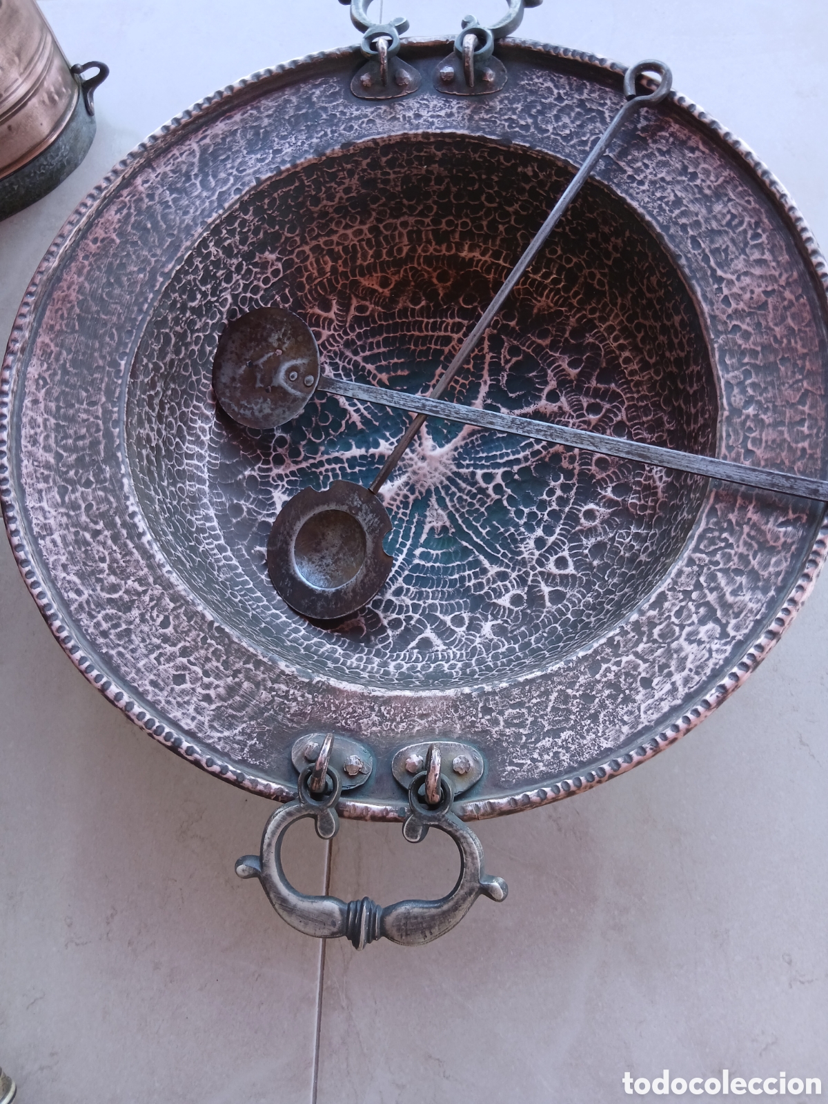 Antig&uuml;edades: Brasero antoguo de cobre y bronce