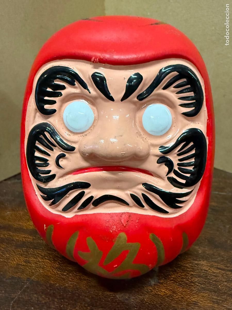 Antig&uuml;edades: Magnifico DARUMA en ceramica. Amuleto budista para alcanzar propositos. 10cms