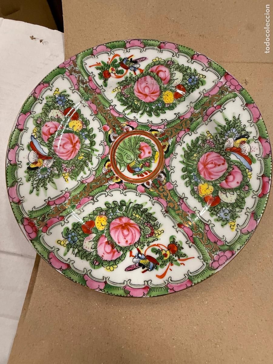 Antig&uuml;edades: Precioso plato en porcelana de Macau. Sello en dorso. Mide unos 26cms
