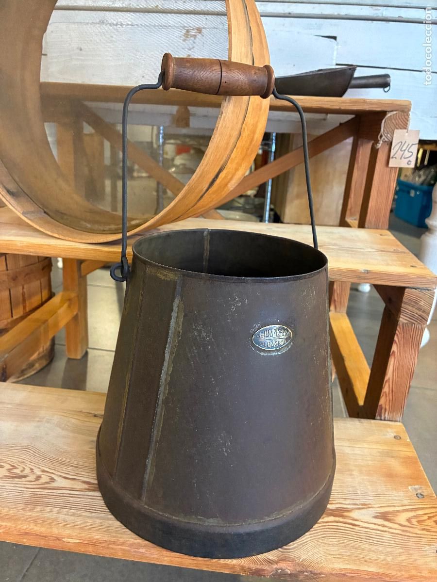 Antiguidades: Albacete, antiguo recipiente medida bodega de vino chapa hojalata Belisario Fabo mide 26x18x25 alto
