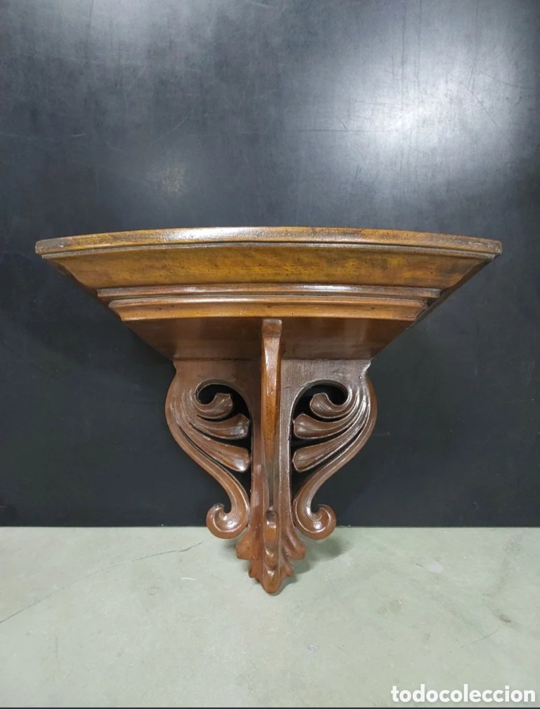 Antiguidades: Antigua m&eacute;nsula o peana de madera