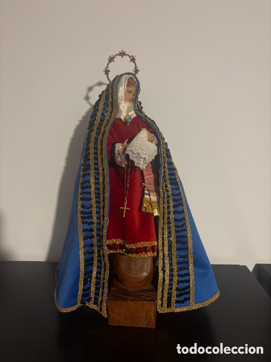 Antig&uuml;edades: Virgen de vestir antigua Capi i pota con Rosario y broche de plata, 3 enaguas