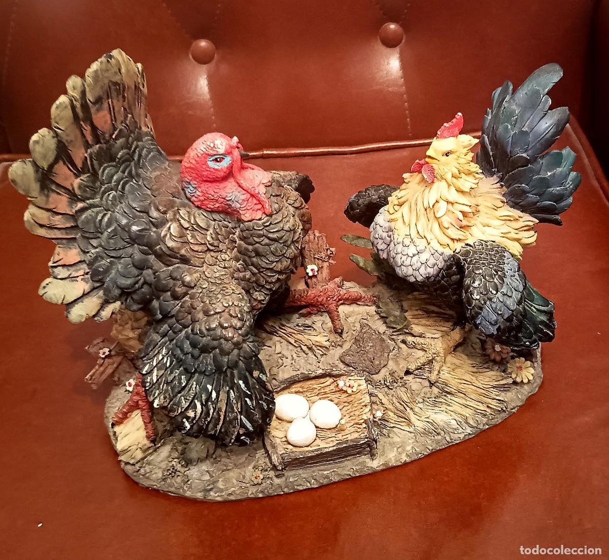 Antig&uuml;edades: Gran figura decorativa vintage, escultura de resina con pavo, gallo y huevos