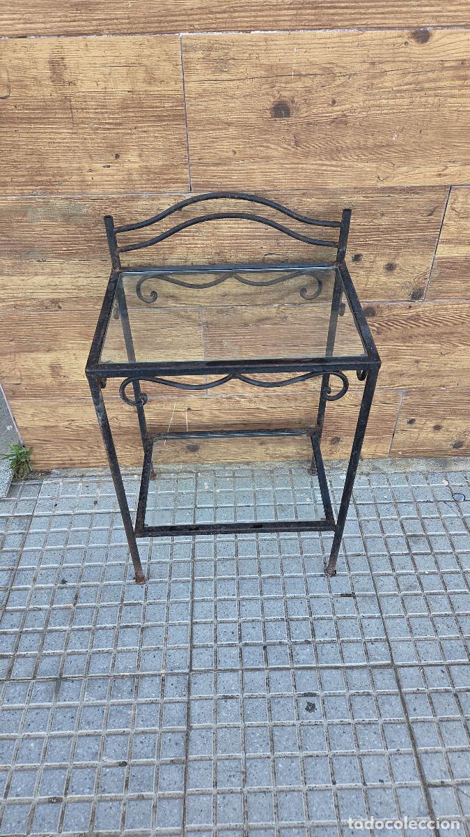 Antig&uuml;edades: mesita de hierro de forja - Foto 1