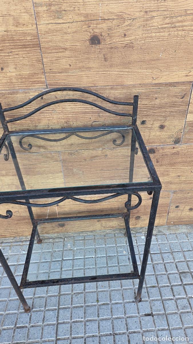 Antig&uuml;edades: mesita de hierro de forja - Foto 2