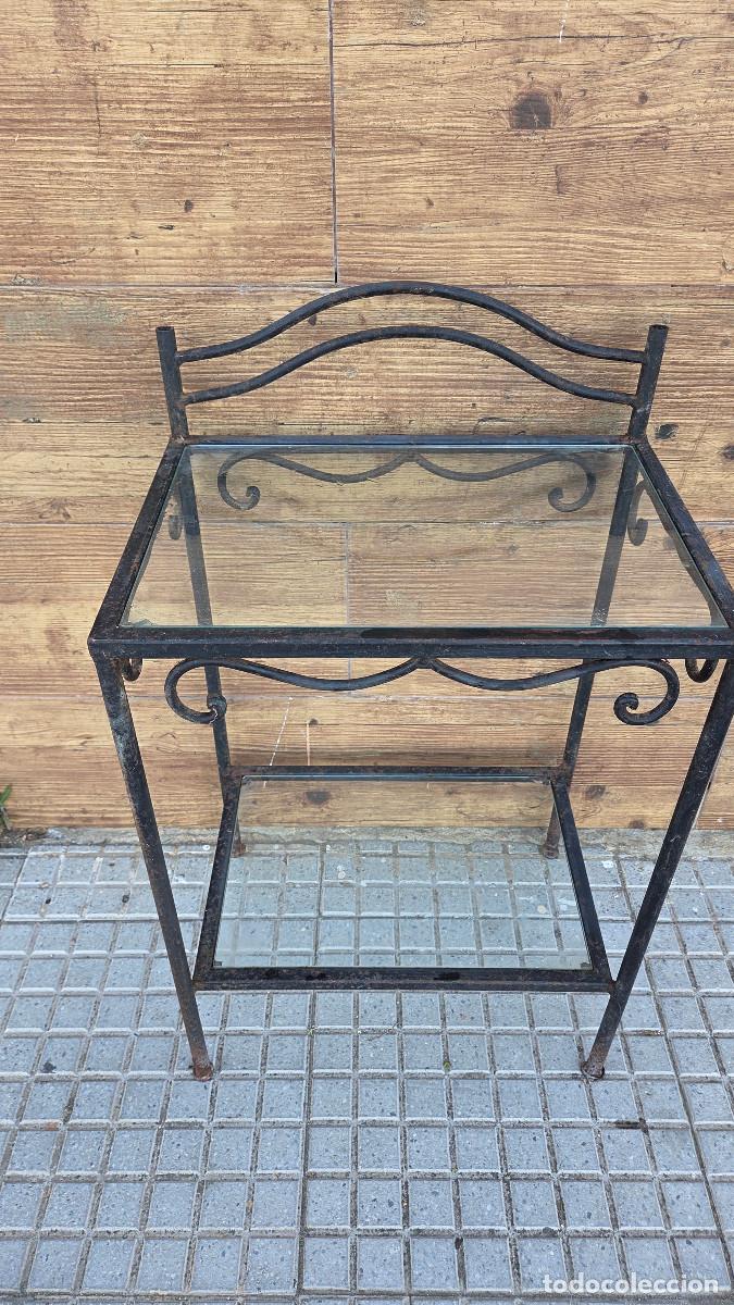 Antig&uuml;edades: mesita de hierro de forja - Foto 3