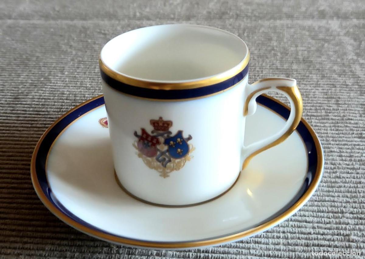 Antiguidades: Replica de una taza con plato de caf&eacute; de la vajilla del Palacio Real da Pena (Sintra)