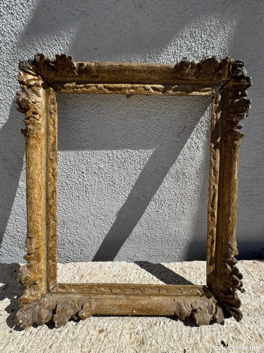 Antig&uuml;edades: Marco madera tallada ppio S XVIII flores 52x44cms &eacute;poca regencia Francia