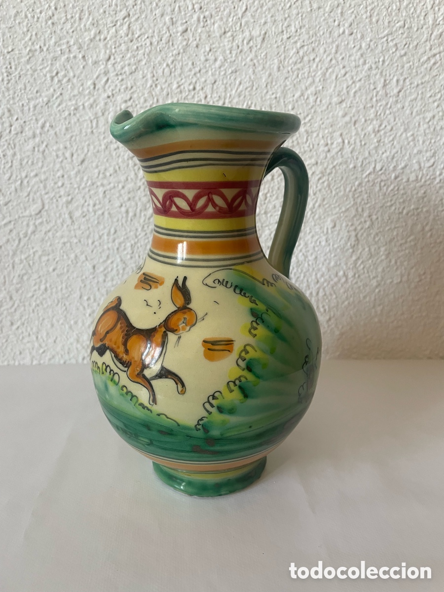 Antiques: Jarra cer&aacute;mica Puente del Arzobispo pol&iacute;croma liebre motivo caza firmada 21 cm