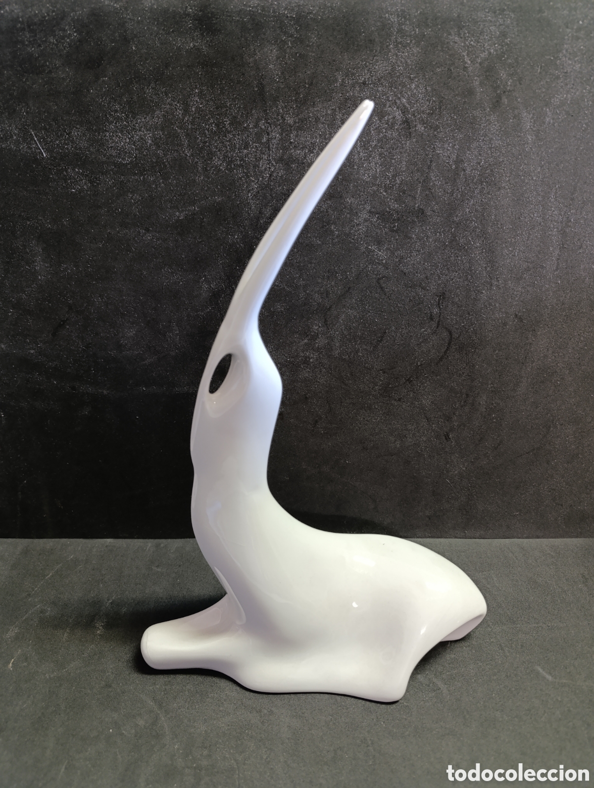 Antiguidades: ANTILOPE EN PORCELANA BLANCA DE JAROSLAV JEZEK PARA ROYAL DUX. CZECHOSLOVAKIA.
