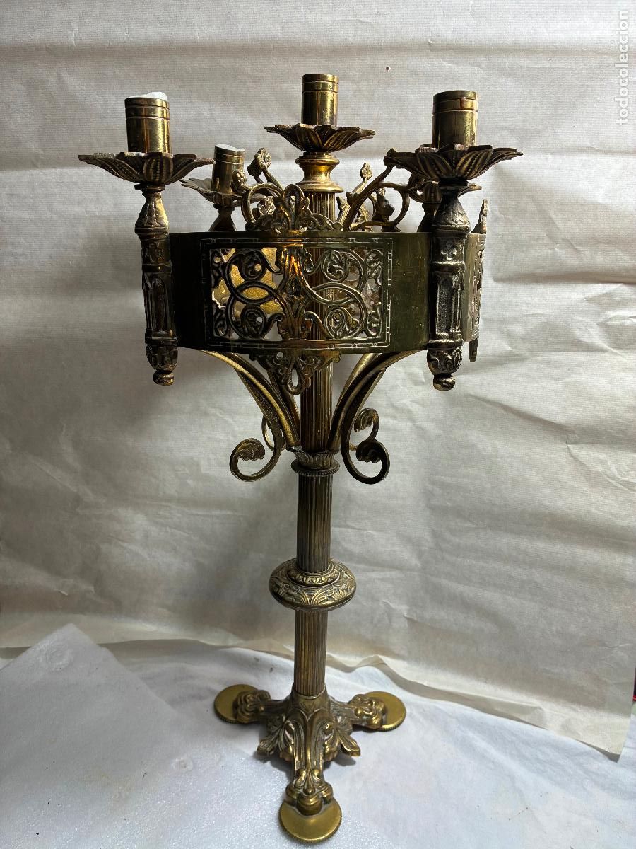 Antiguidades: Candelabro 5 velas en bronce modelo religioso mide 54 alto 30 di&aacute;metro 18 base ver fotos