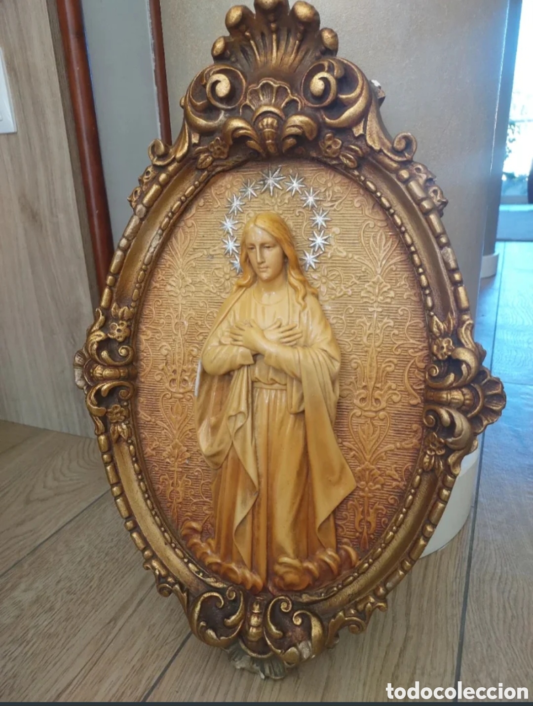Antiguidades: Antiguo cuadro con relieve de la Virgen Mar&iacute;a
