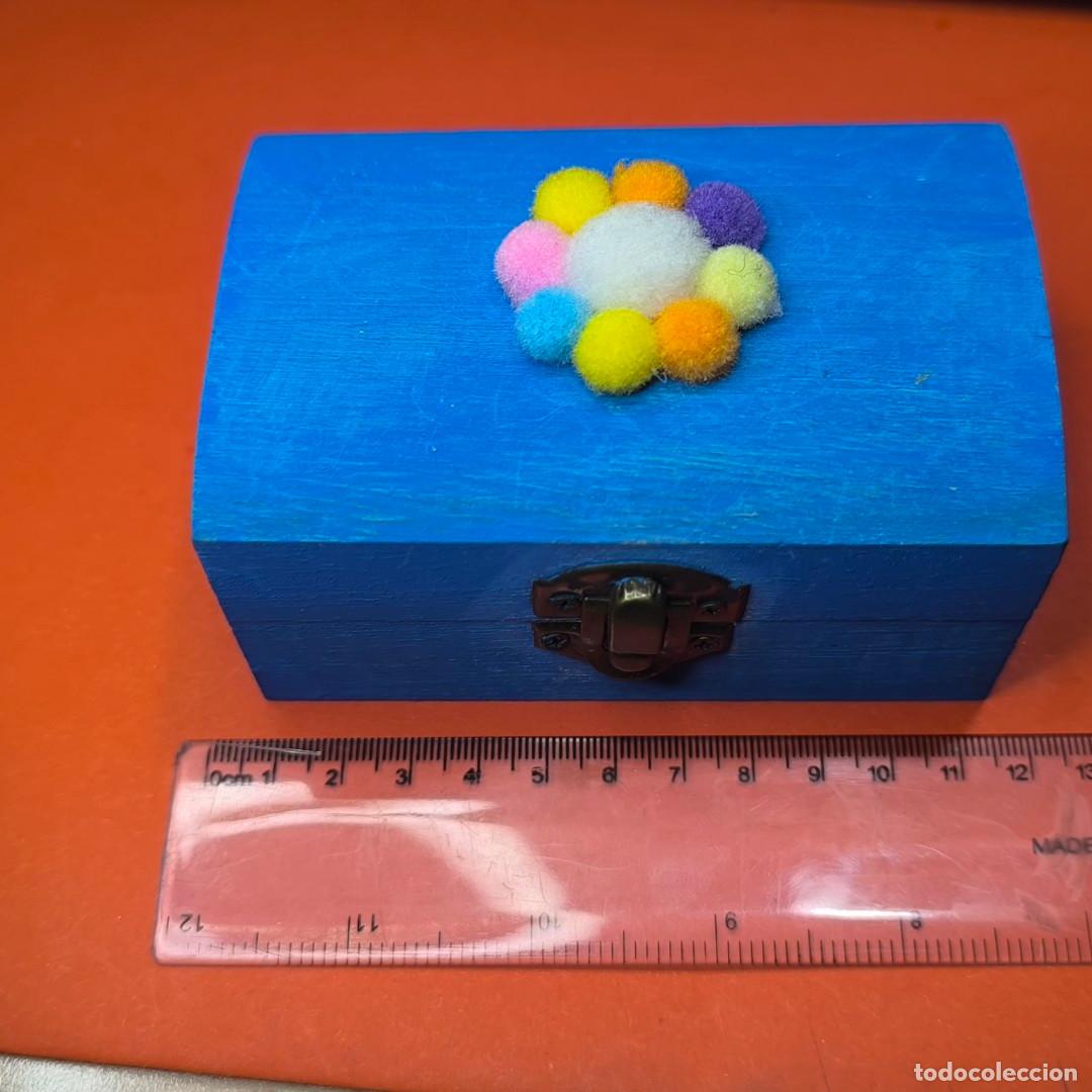 Antig&uuml;edades: 001523MER-cajita madera azul ( pompon) 11,5 cm