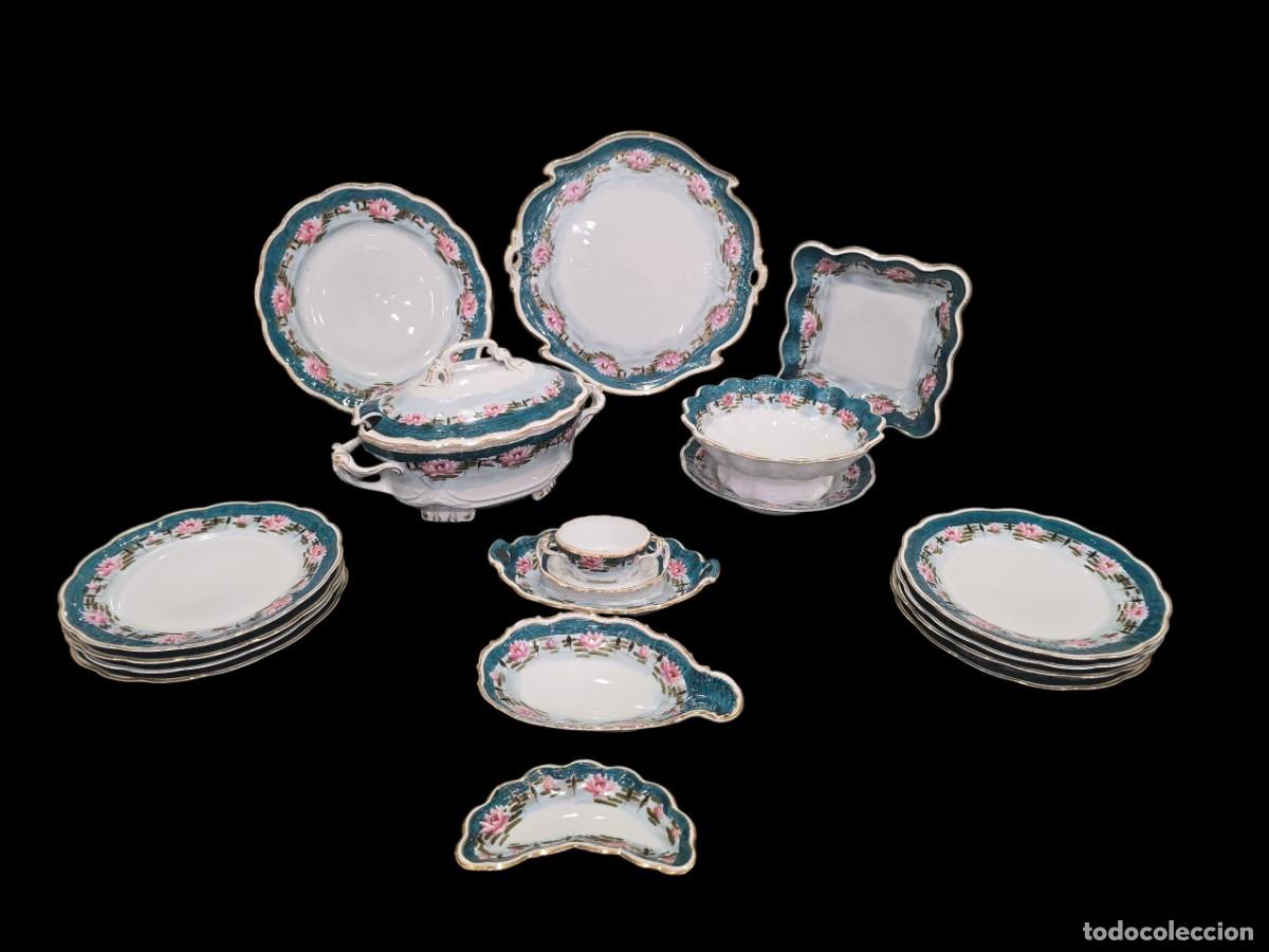 Antiques: Vajilla de Porcelana de 17 Piezas Pintada a Mano con Motivos Florales
