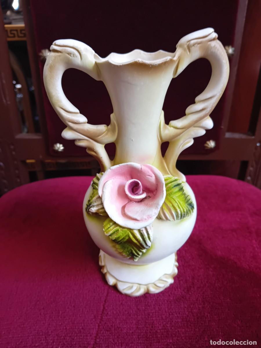 Antig&uuml;edades: Jarr&oacute;n de cer&aacute;mica con rose en relieve d&eacute;cada de los 70 - Foto 1