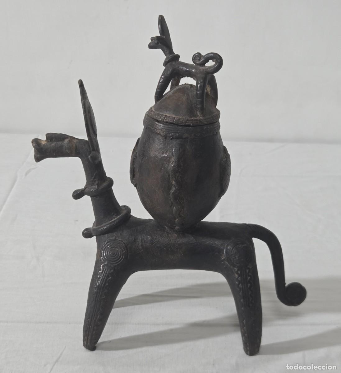 Antig&uuml;edades: Recipiente africano para rituales en bronce patinado hecho a mano