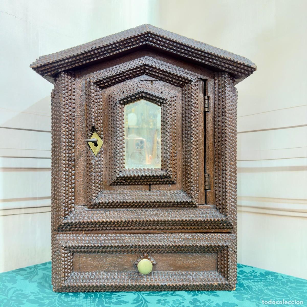 Antig&uuml;edades: Mueble peque&ntilde;o de arte vagabundo
