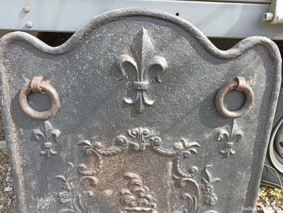 Antig&uuml;edades: Placa de chimenea, trasfuego, flor de Lys - Foto 2